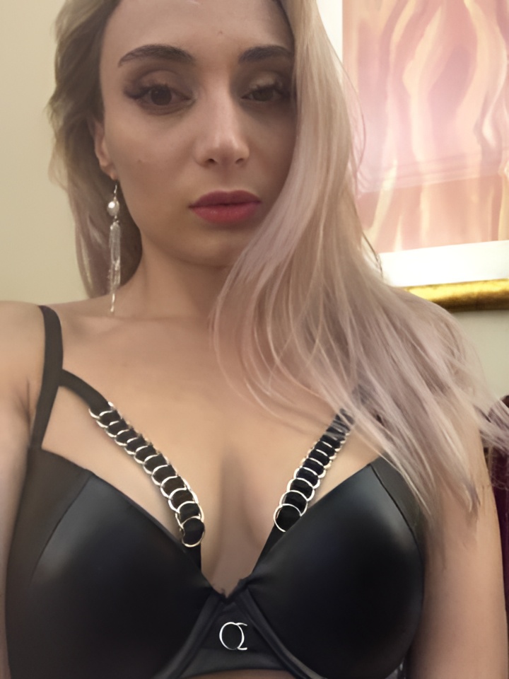 Таня привлекальеная девушка из Алушты цена от 2000 руб