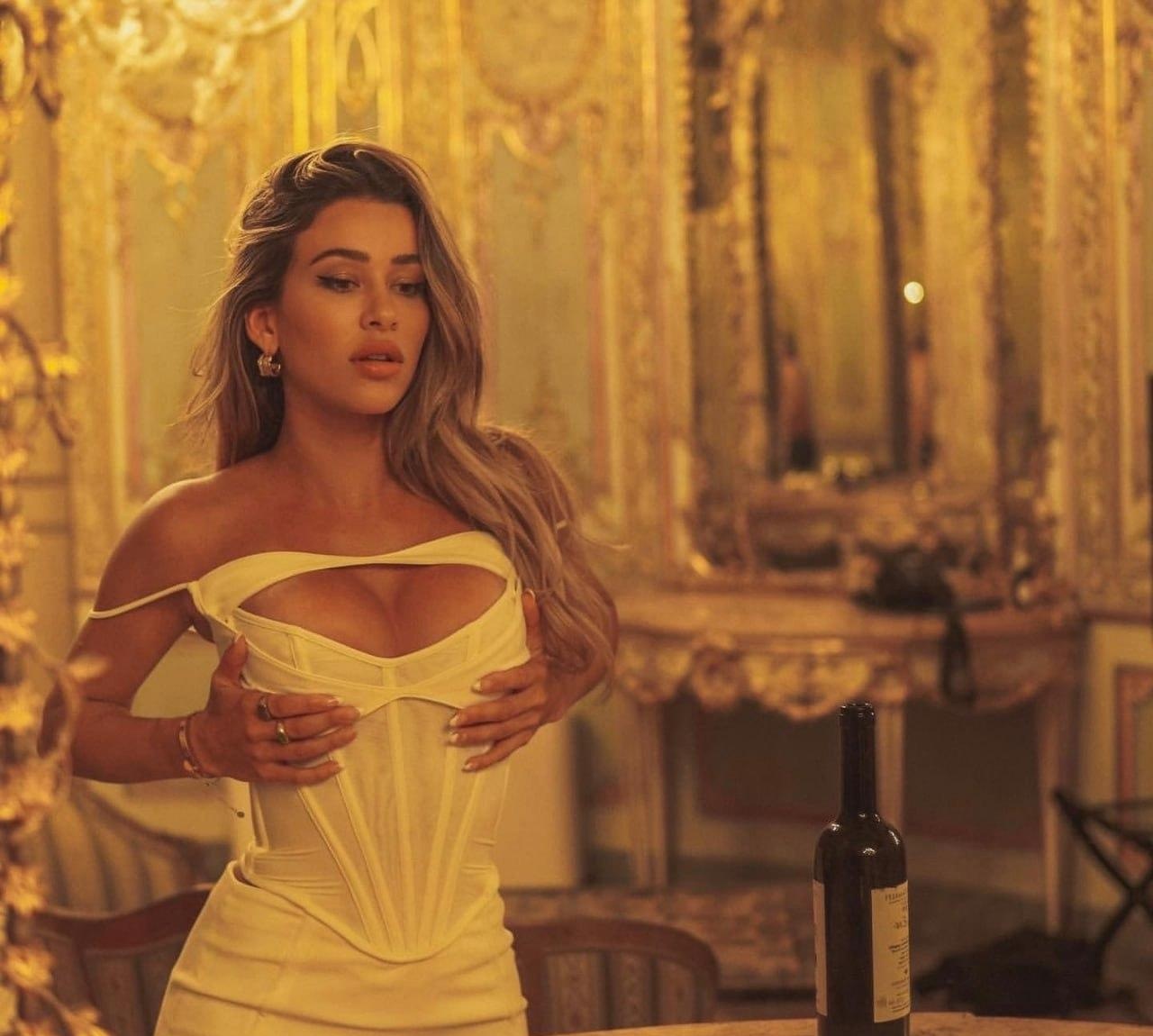 Тася привлекальеная девушка из Алушты цена от 4000 руб