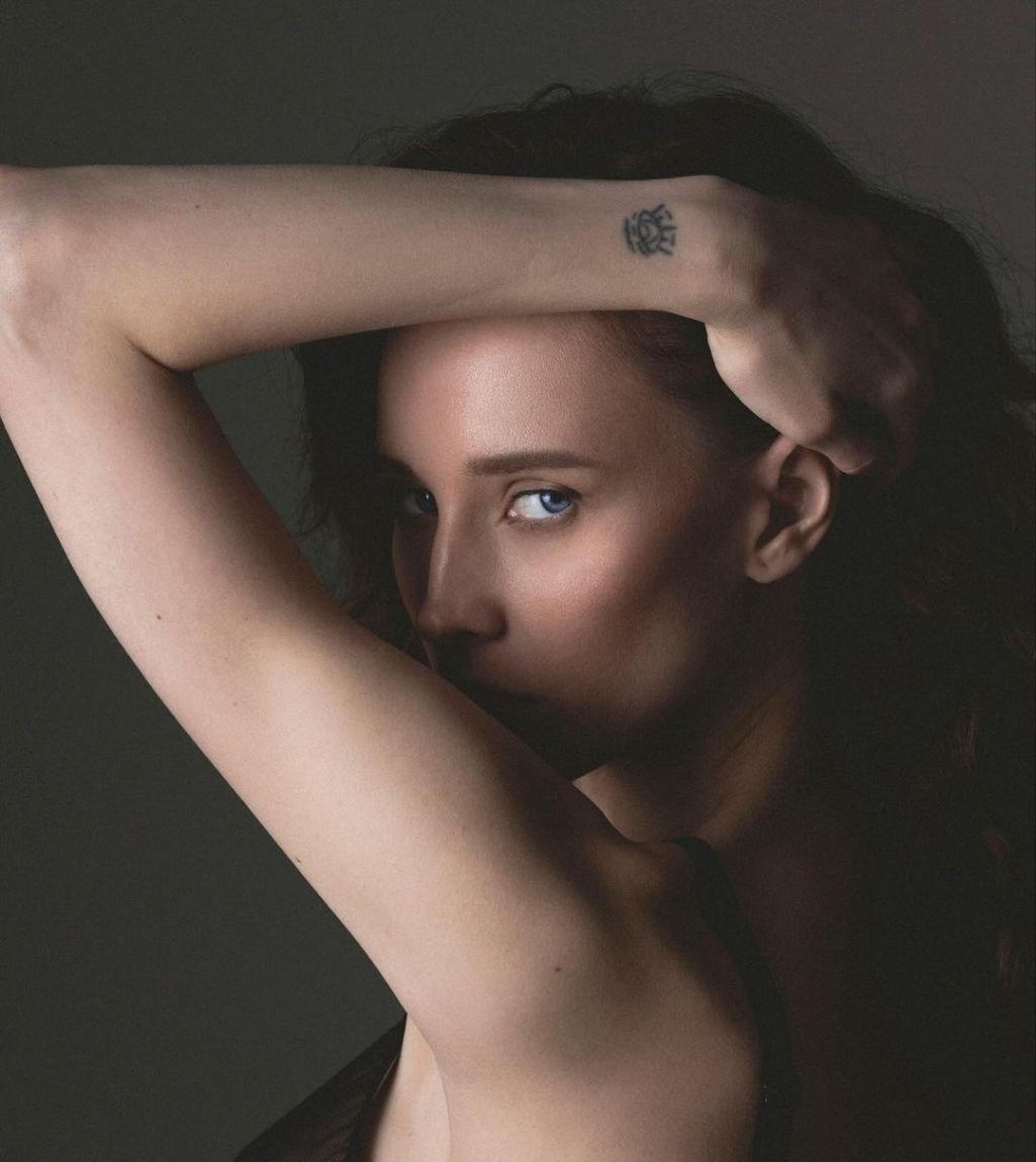 Александра привлекальеная девушка из Алушты цена от 10000 руб