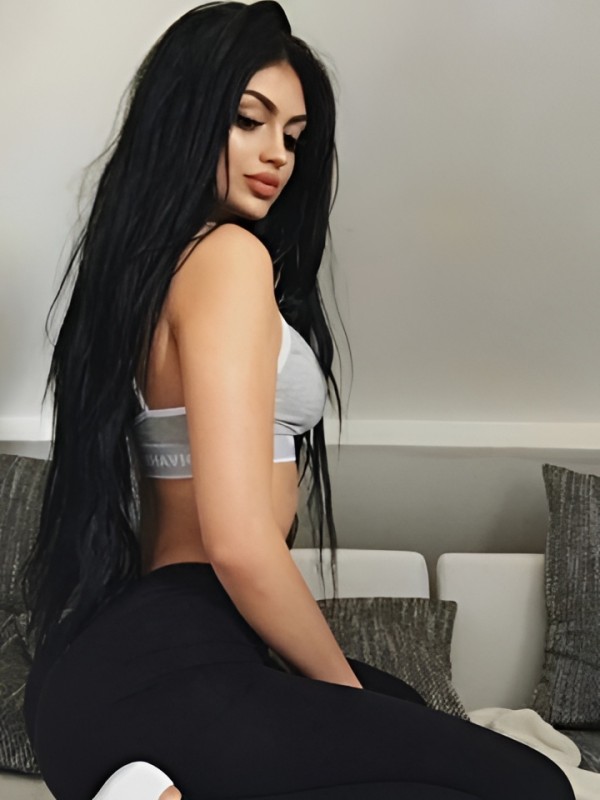 Нелли привлекательная девушка из Алушты цена от 4000 руб