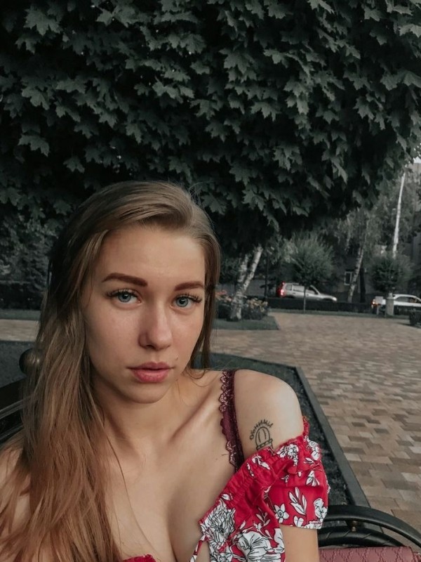 Алиса привлекательная девушка из Алушты цена от 3000 руб