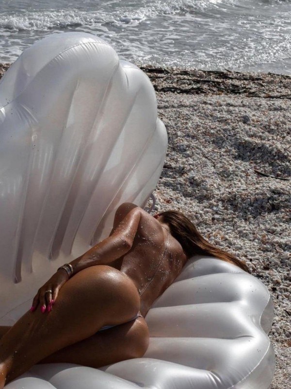 Яна привлекательная девушка из Алушты цена от 5000 руб