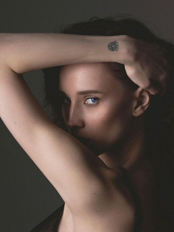 Александра привлекательная девушка из Алушты цена от 10000 руб