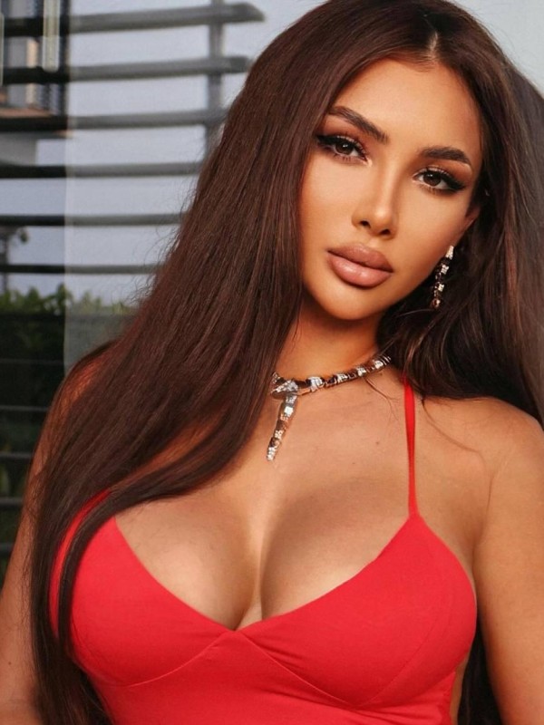 Дана привлекательная девушка из Алушты цена от 9000 руб